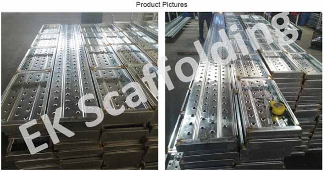 Papan logam menunjukkan 08