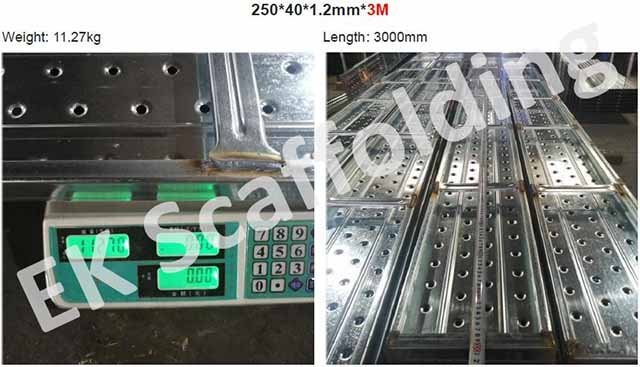 Papan logam menunjukkan 05