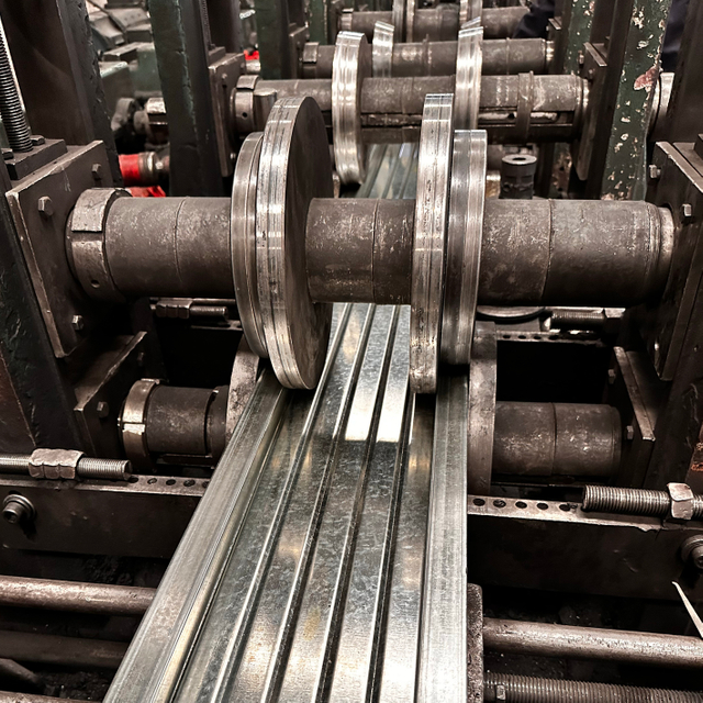 Papan keluli tertutup