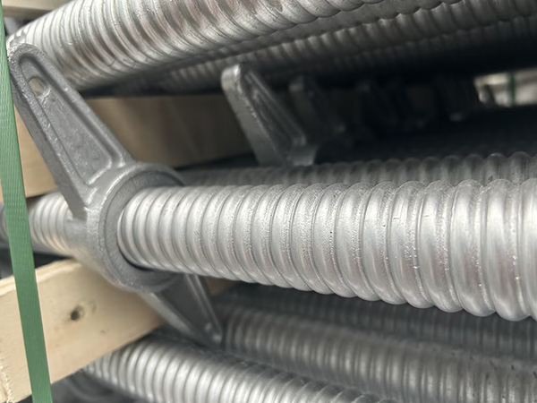 Pemegang Nat dan Bicu Dasar