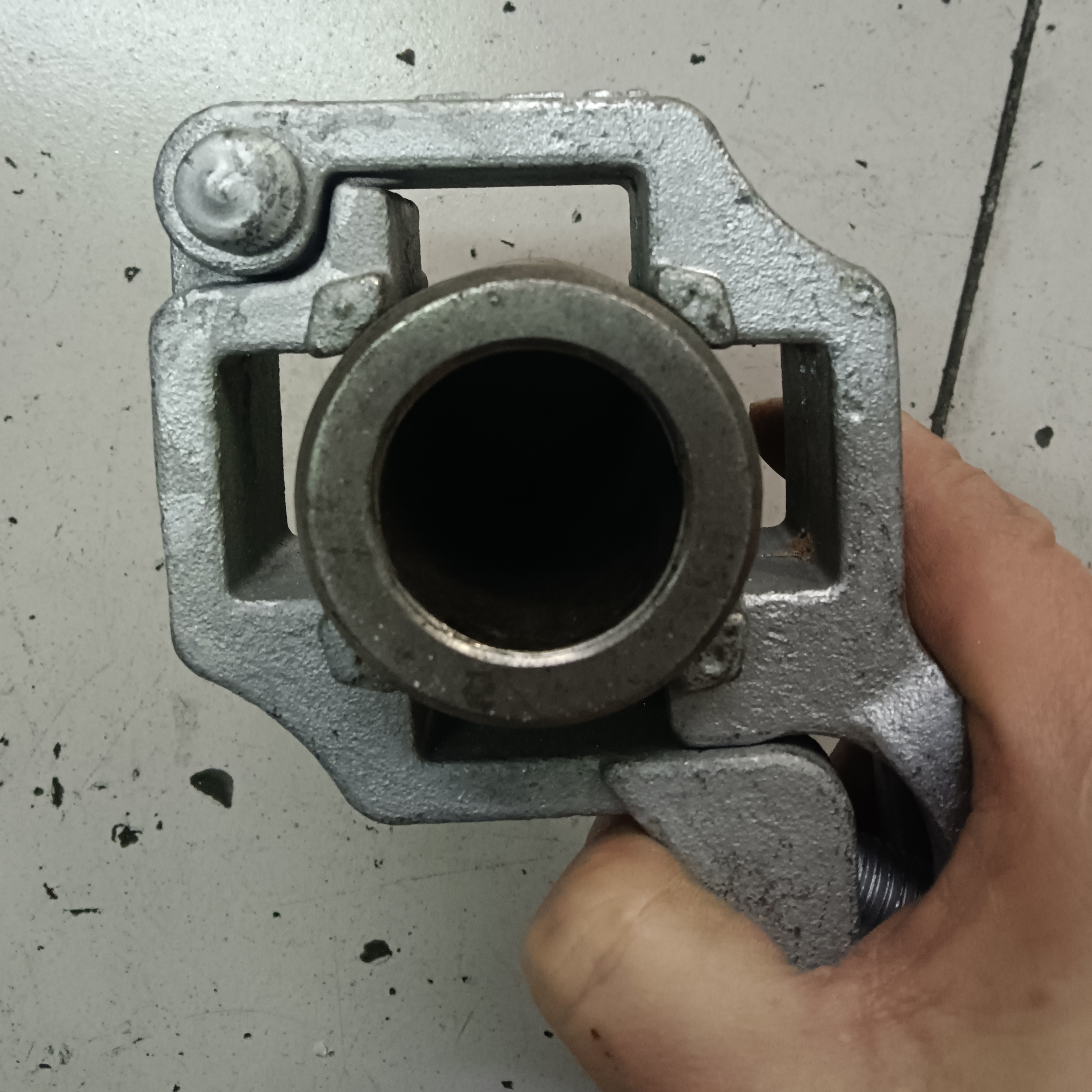 Pengganding Cincin Pengapit Perancah berbentuk khas