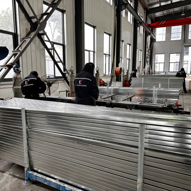 Papan keluli tertutup