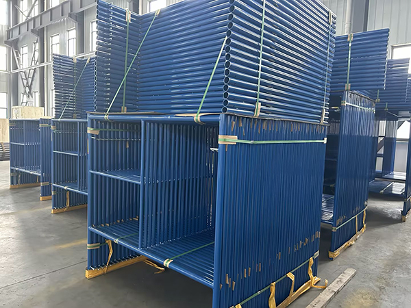 Berjalan melalui bingkai