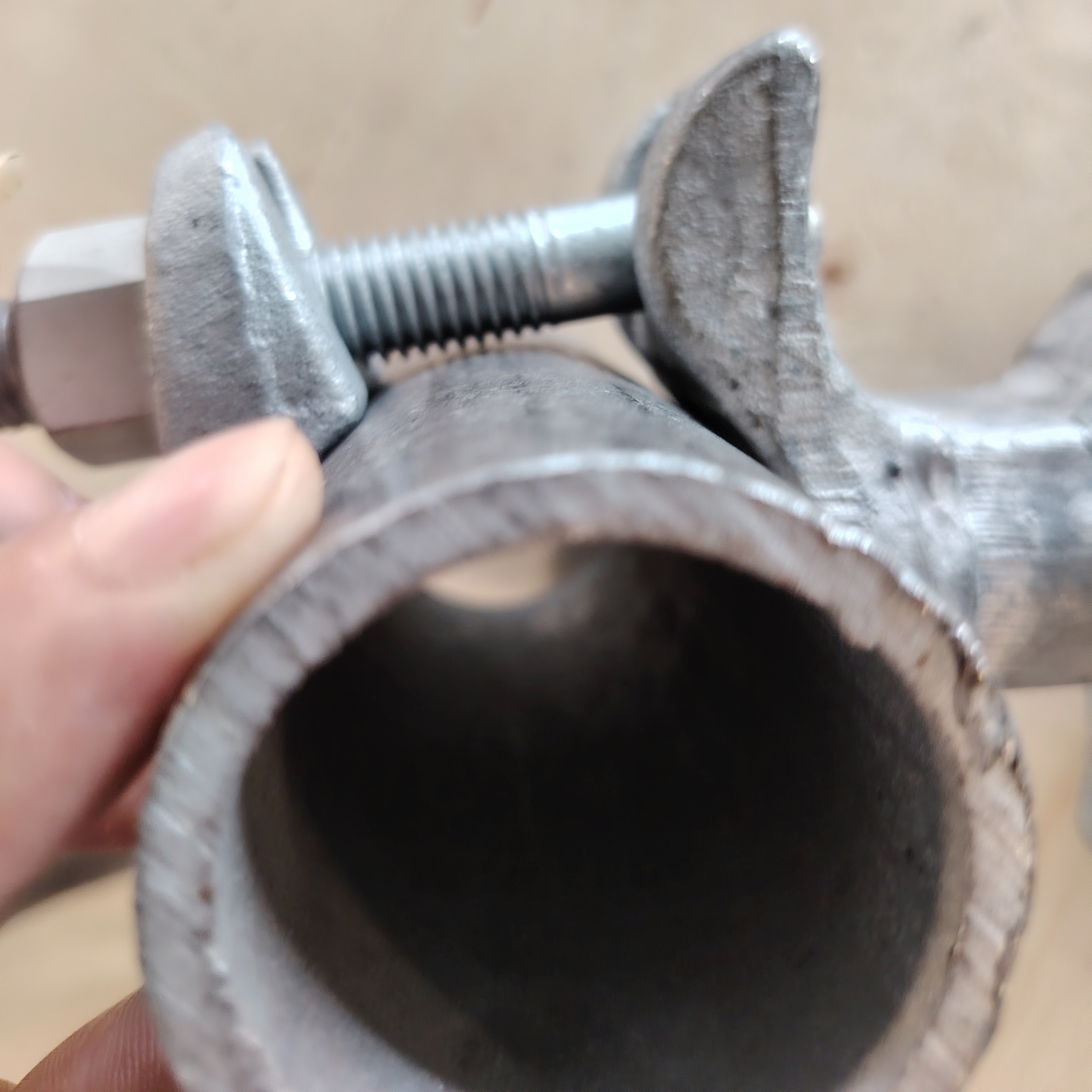 Pengapit Perancah berbentuk khas - 98mm Pengganding Jarak Pengapit 