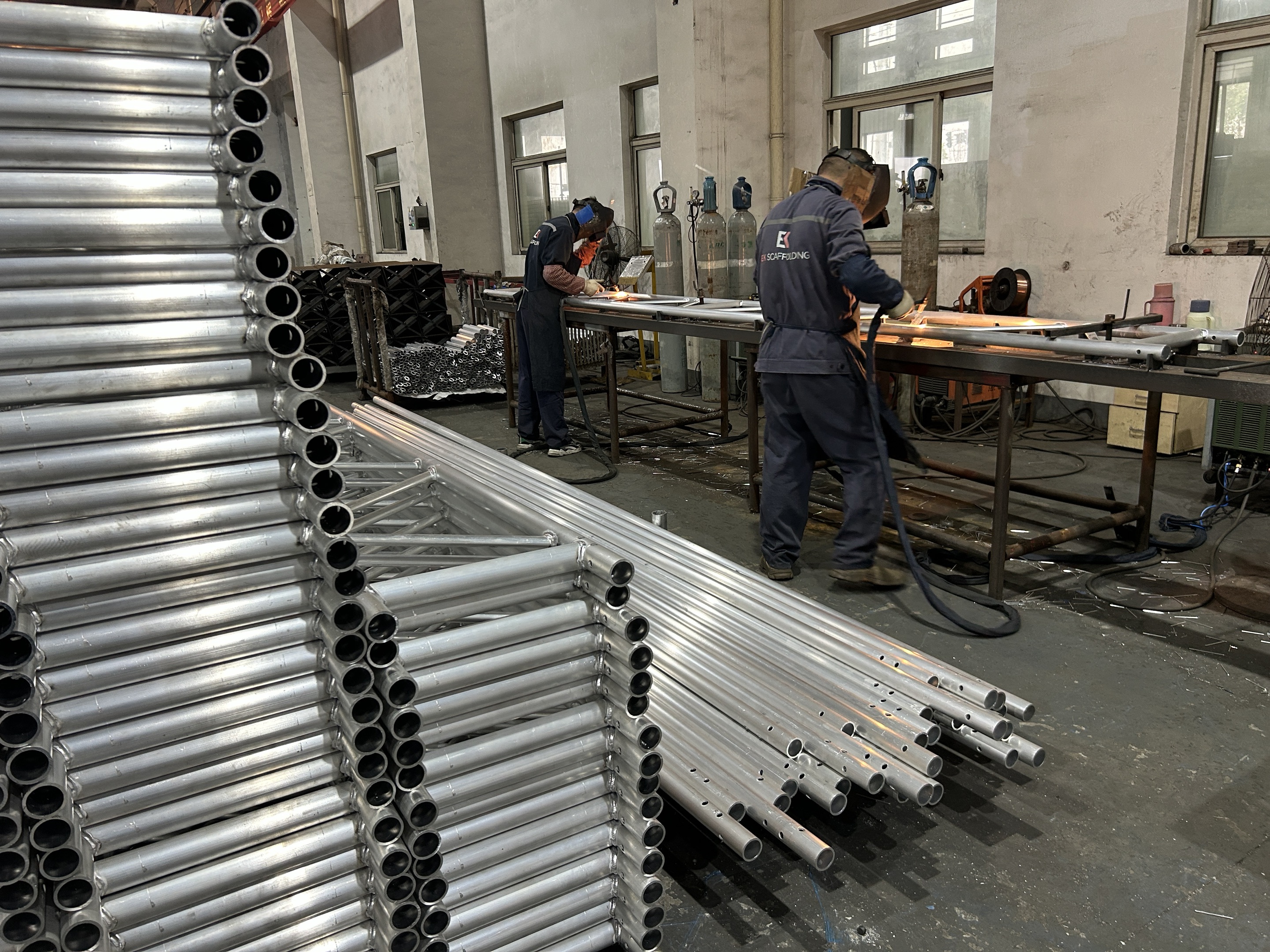 kimpalan rasuk kekisi aluminium 