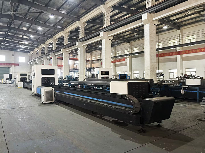 mesin pemotong tiub laser