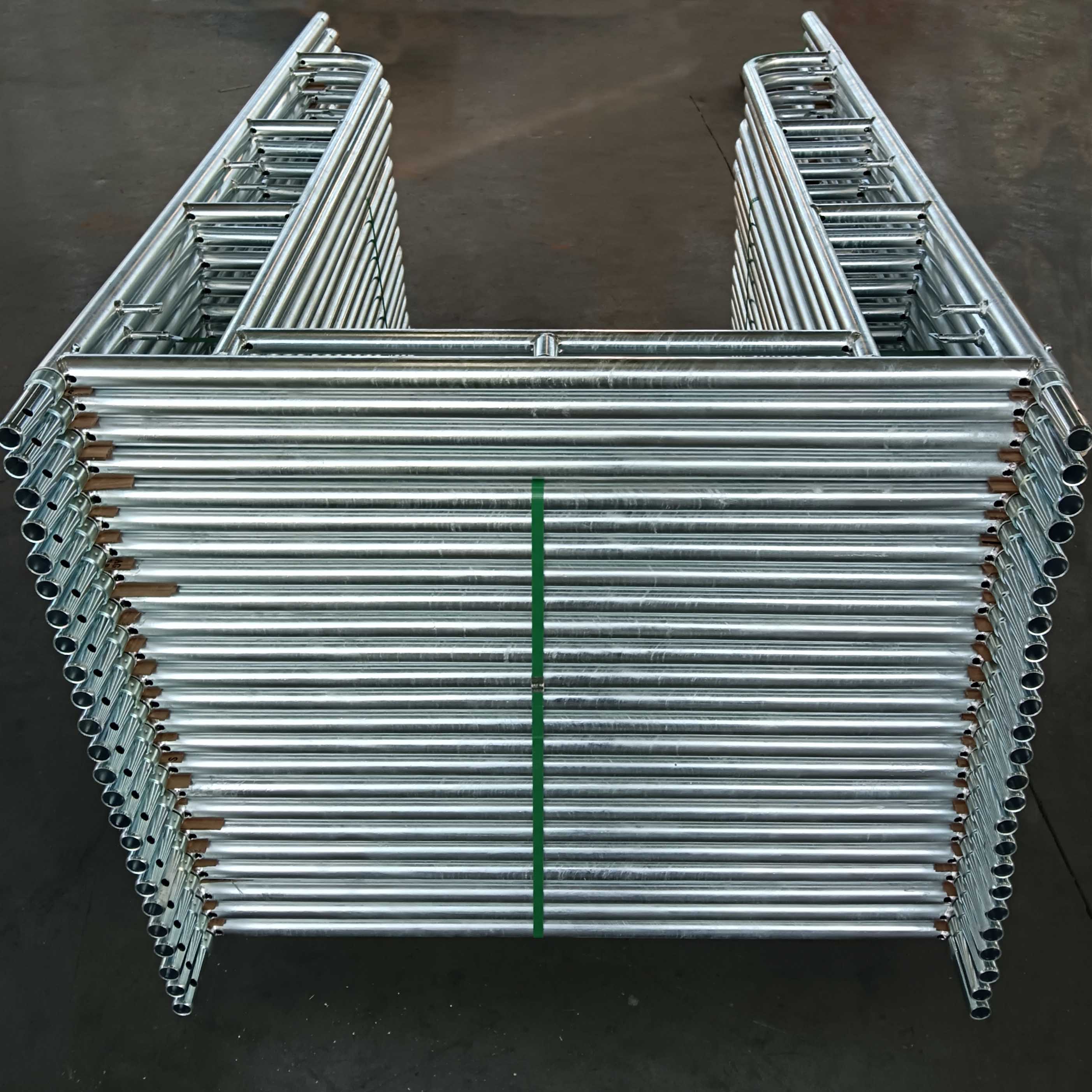 Berjalan melalui bingkai