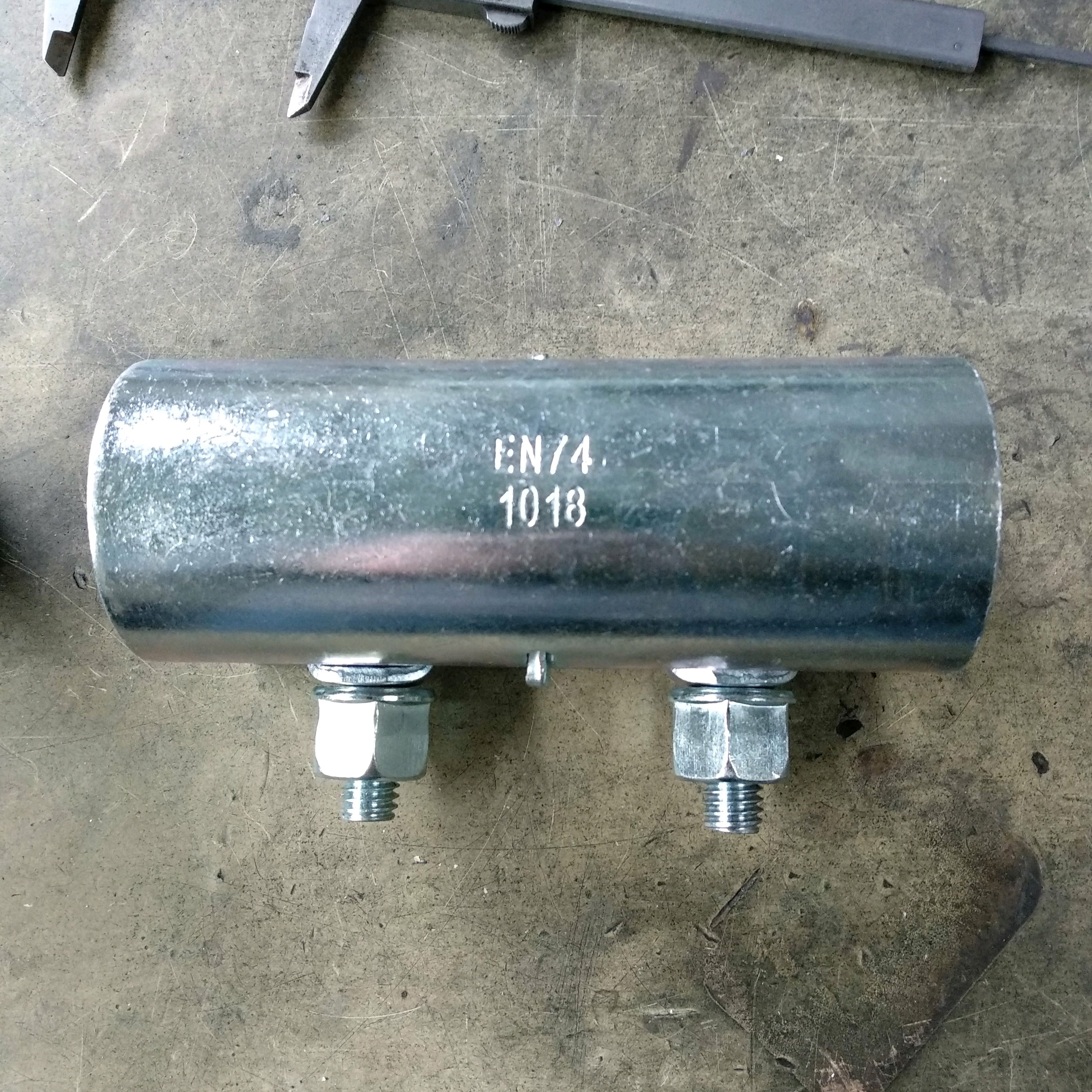 Coupler lengan yang ditekan