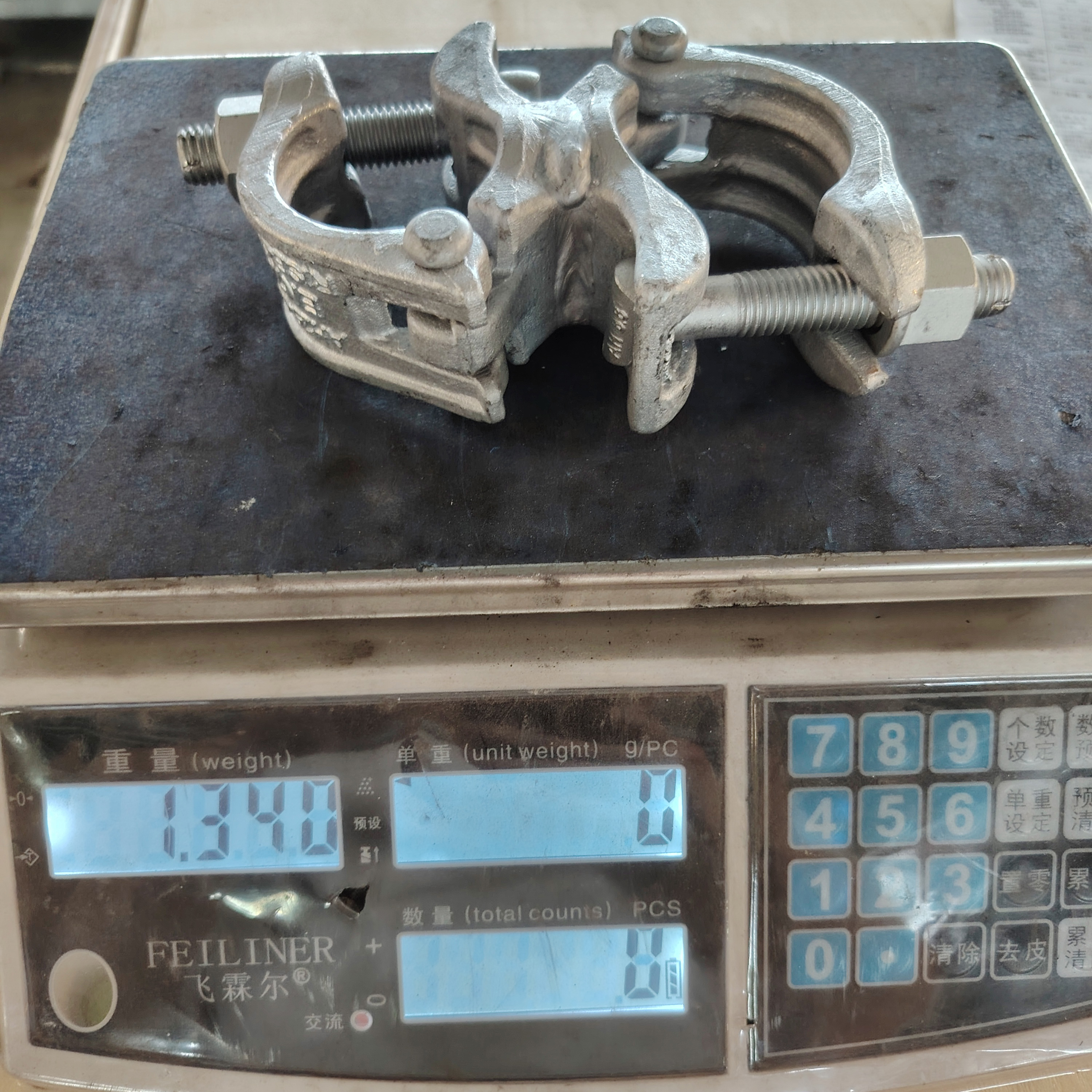 Pengganding Jarak - 74mm Pengapit Perancah berbentuk khas