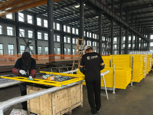 Berjalan melalui bingkai