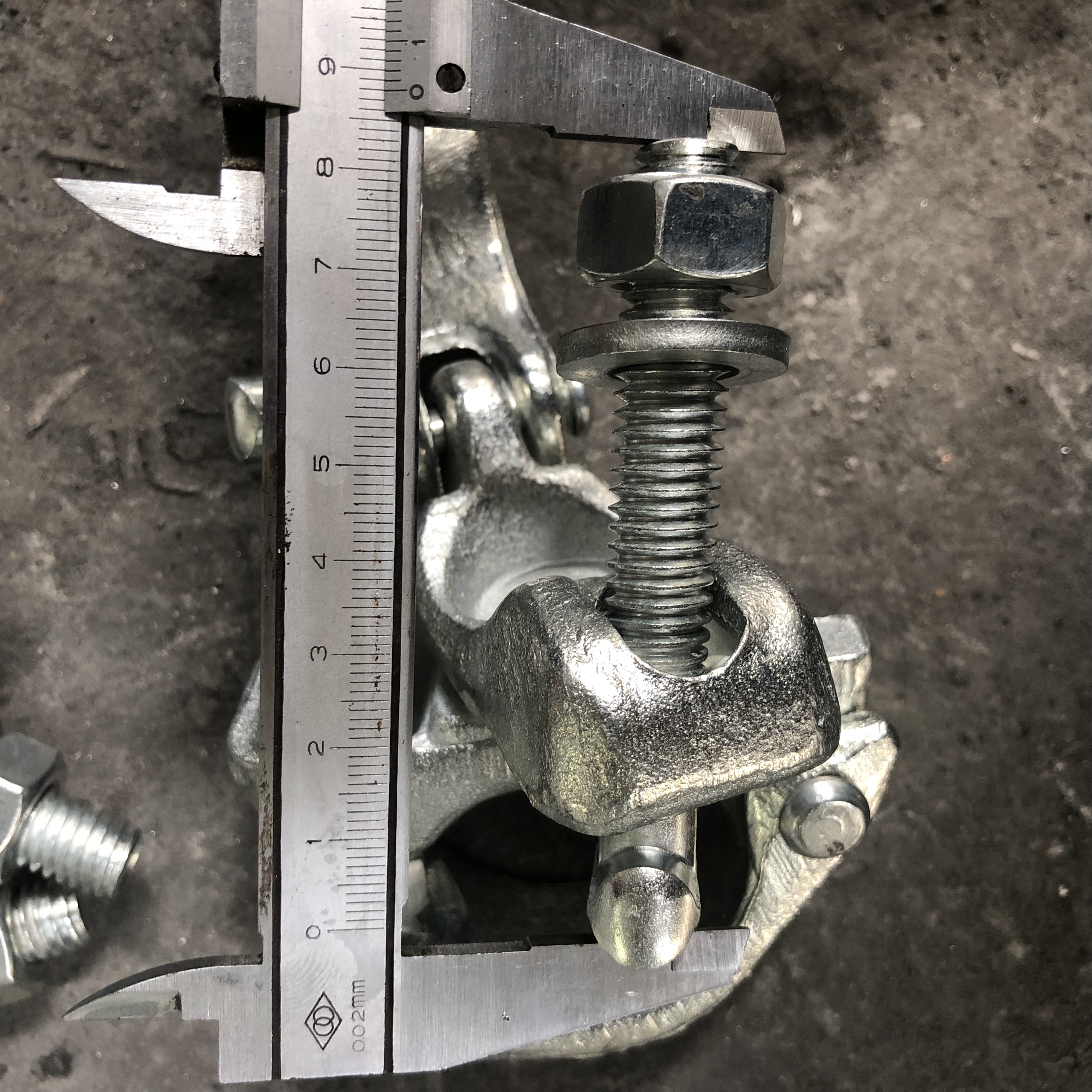 Drop coupler swivel palsu