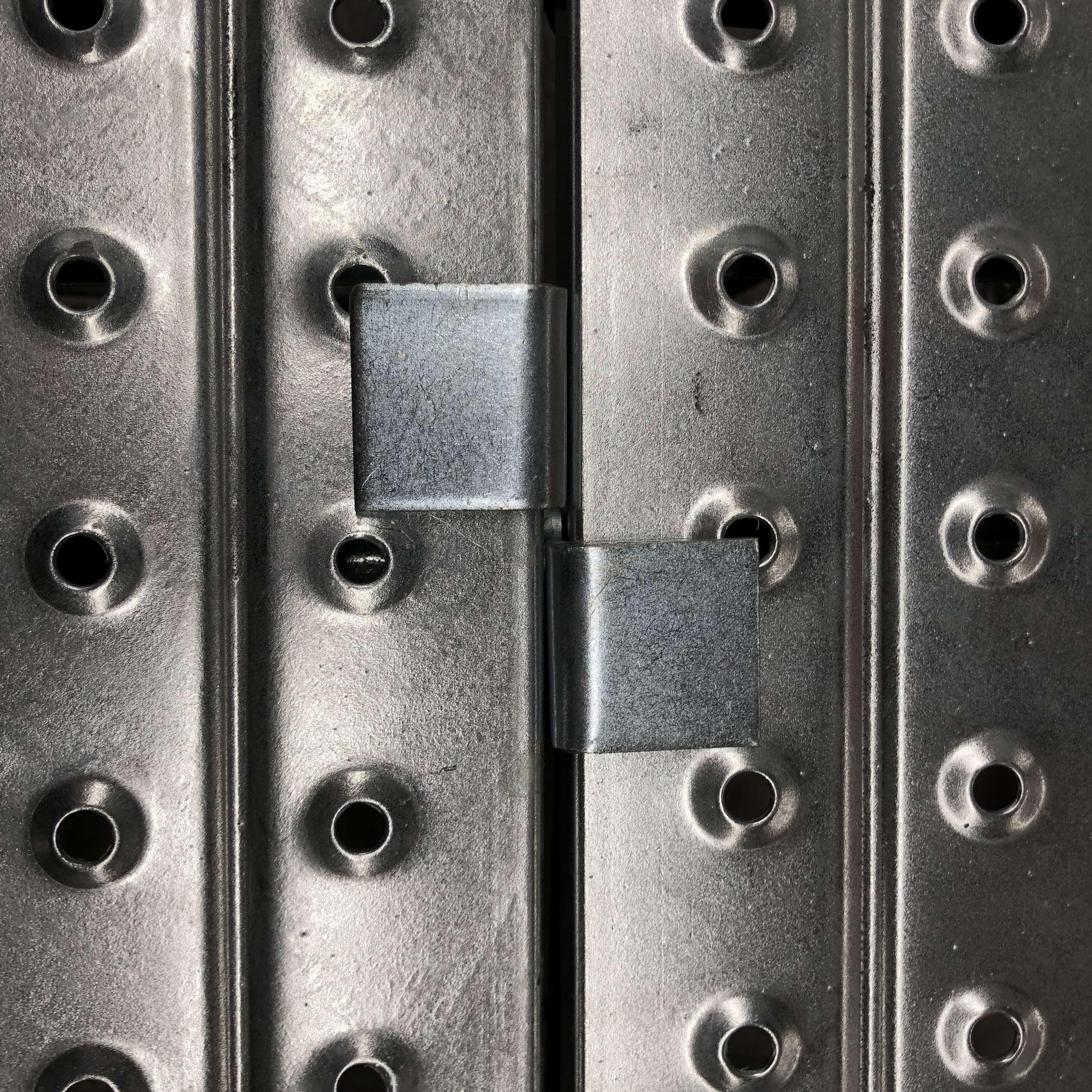 drop board shoad retaining coupler