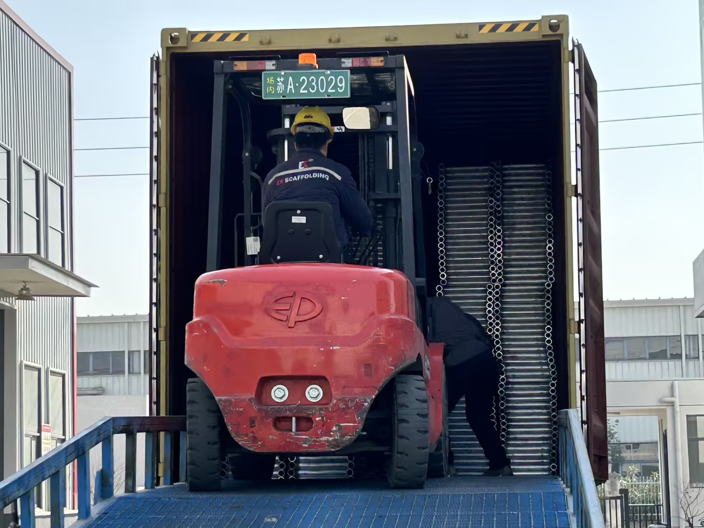 Penghantaran Rasuk Kekisi Perancah 