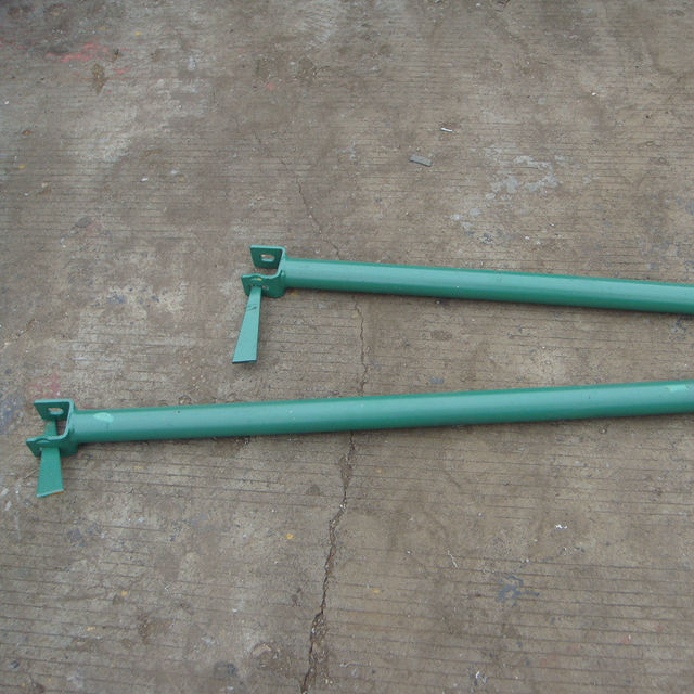 Membekalkan lejar sistem perancah KwikStage atau mendatar 