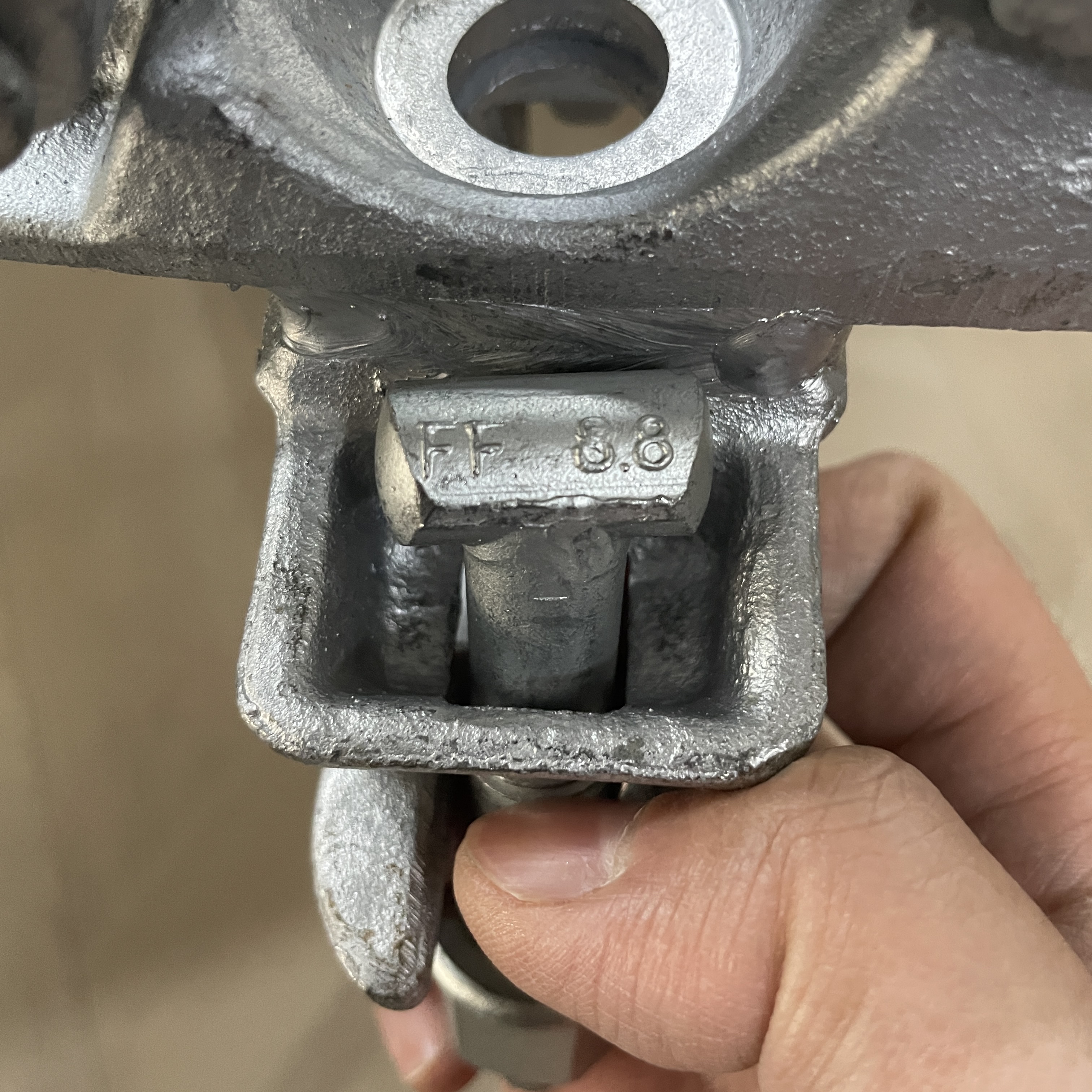 Double Coupler 60 X 60 Pengapit Perancah berbentuk khas