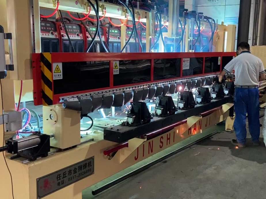 Berita baik! EK Mempunyai Peralatan Baru - Mesin Kimpalan Automatik Standard Ringlock