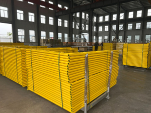 Berjalan melalui bingkai