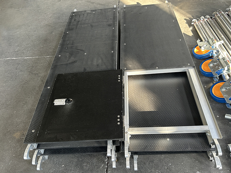 Platform dengan pintu perangkap