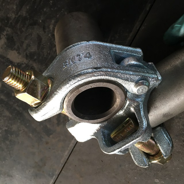  Perancah gaya Jerman menjatuhkan penggodam pengapit berganda