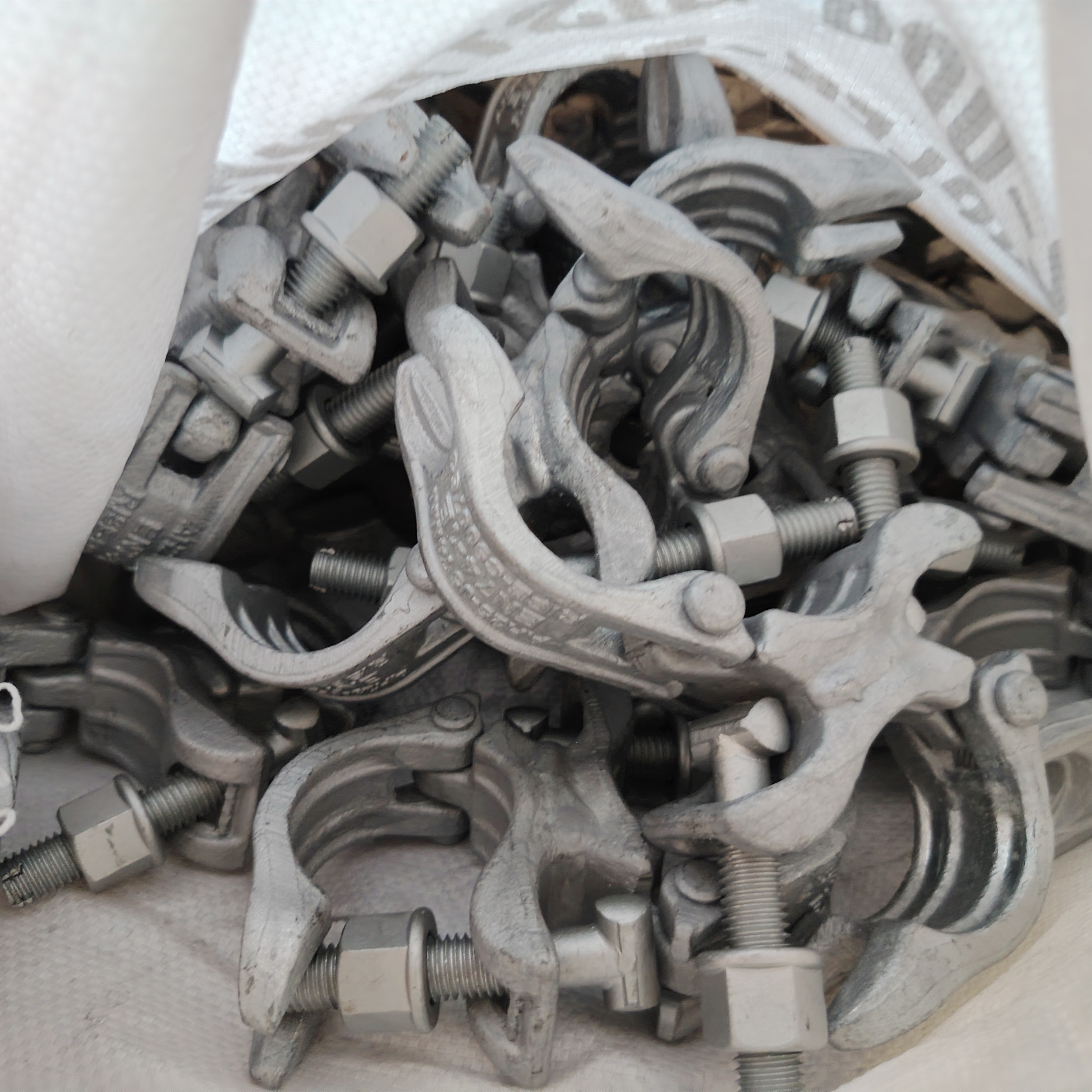 Pengganding Jarak - 74mm Pengapit Perancah berbentuk khas