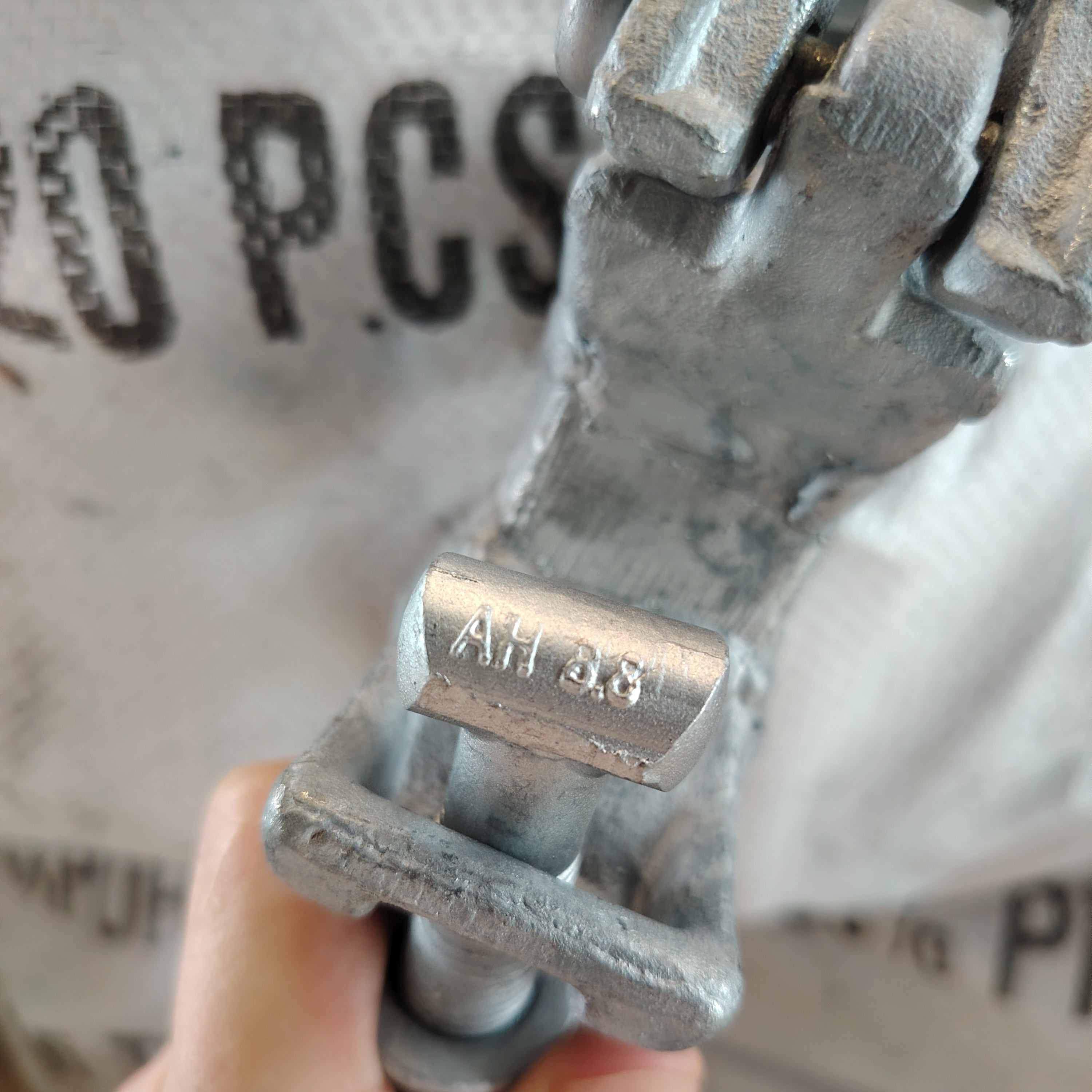 Perancah berbentuk khas - 