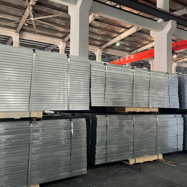 Papan keluli tertutup