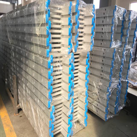Perancah aluminium lurus