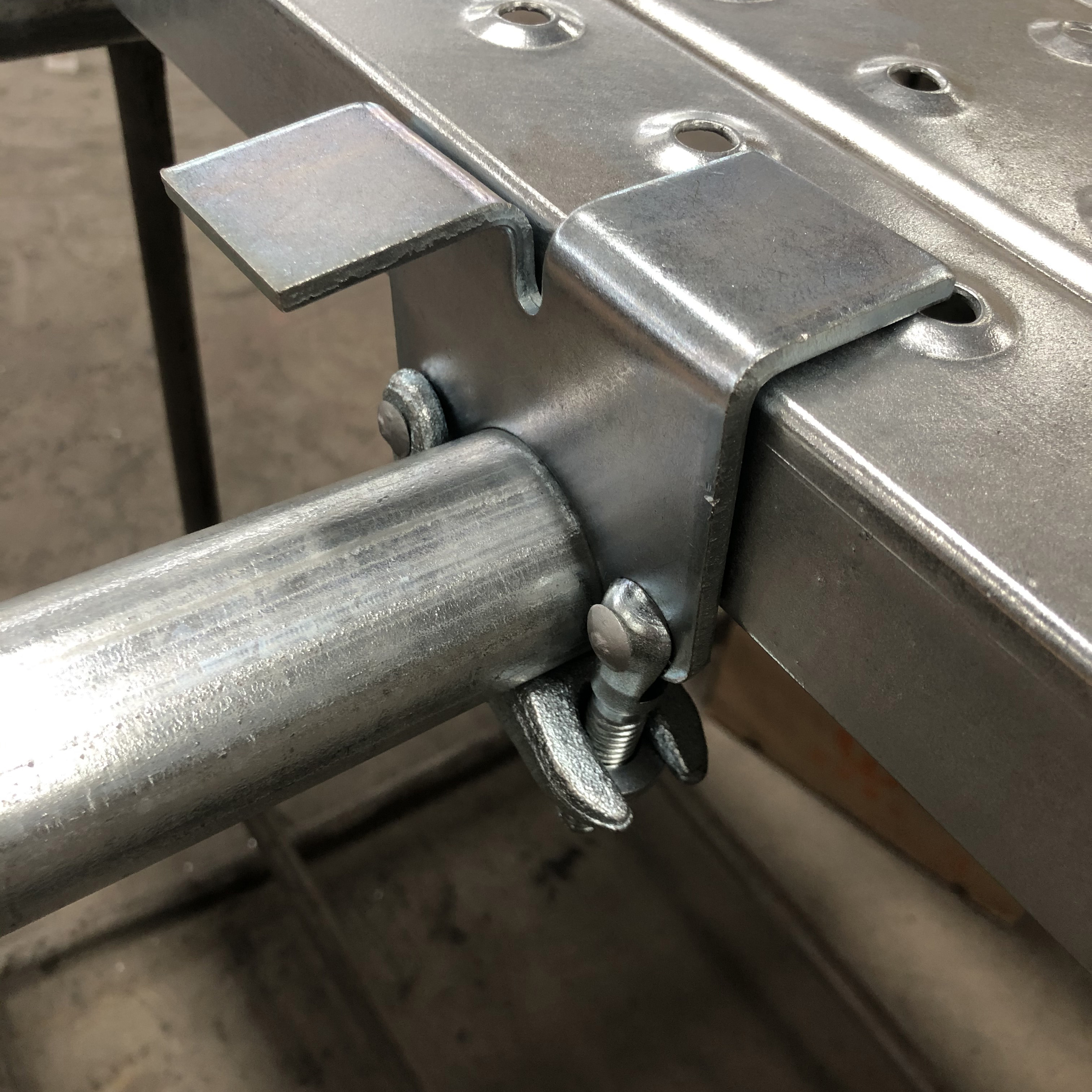 drop board shoad retaining coupler