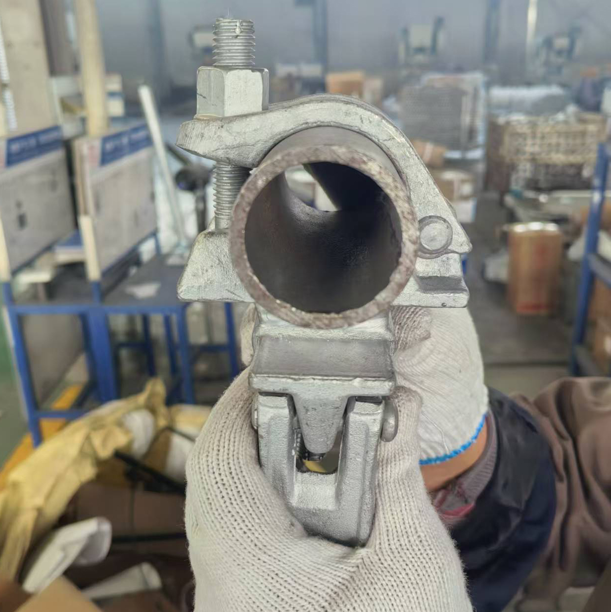 Double Coupler 60 X 60 Pengapit Perancah berbentuk khas