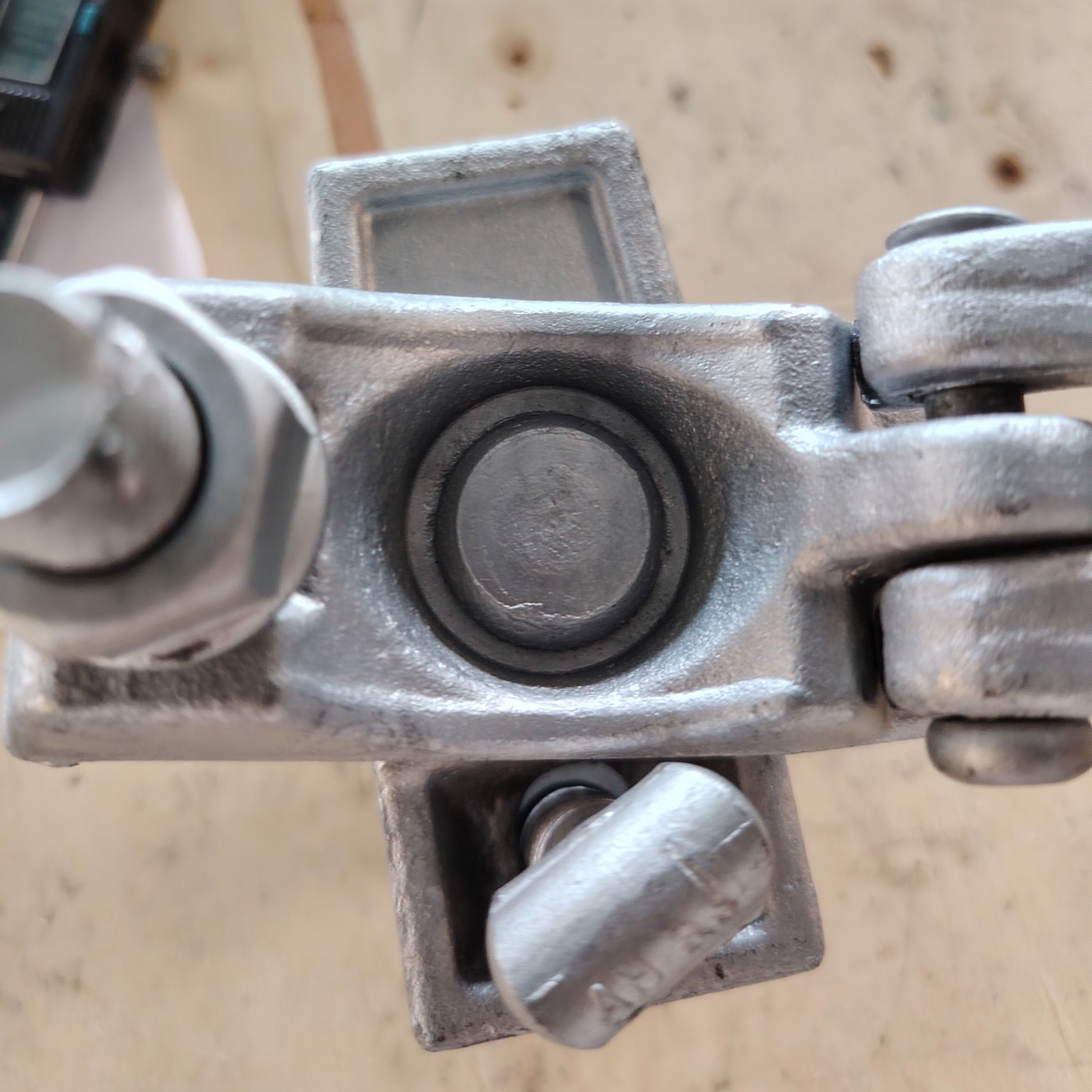 Pengganding Pusing KV 49 X 49 Pengapit Perancah berbentuk khas