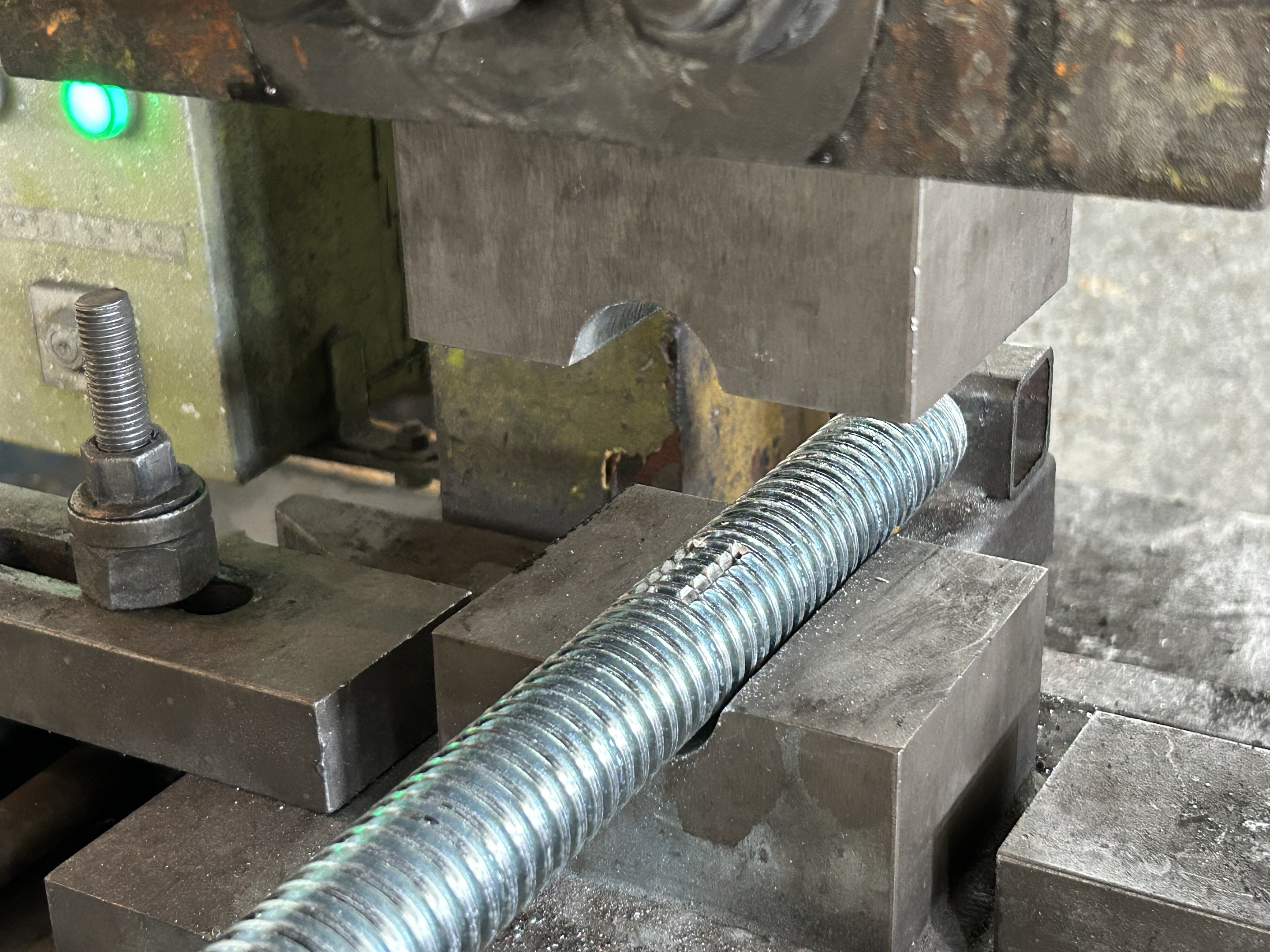 bicu pangkal memusnahkan gigi