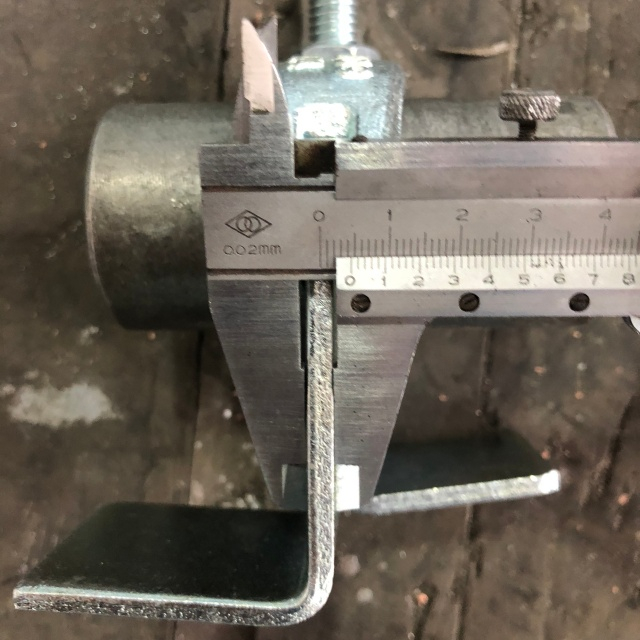 Lembaga Retaining Coupler