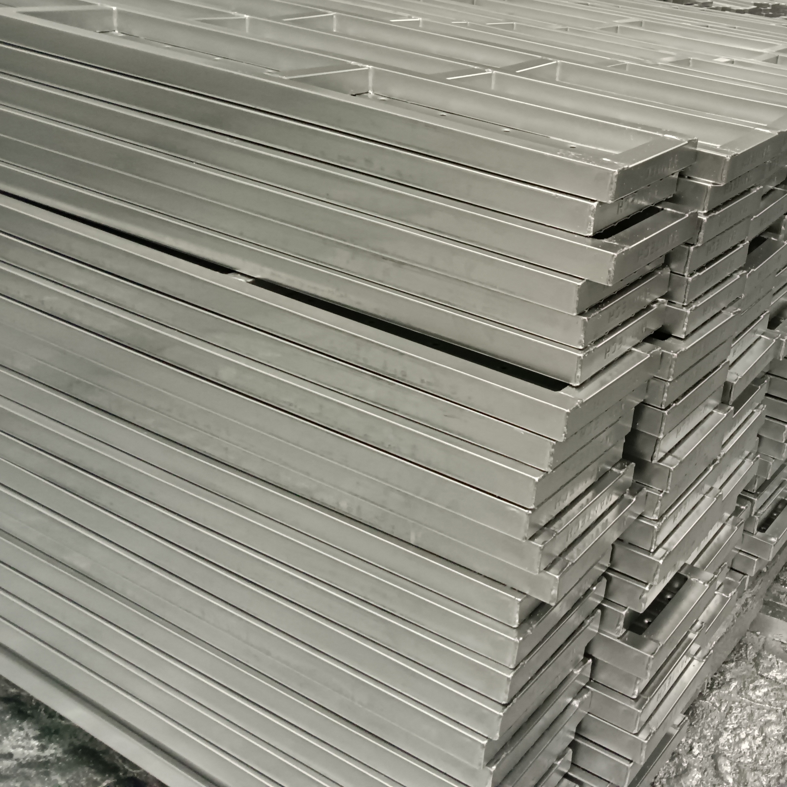 2.0m Papan keluli tertutup 