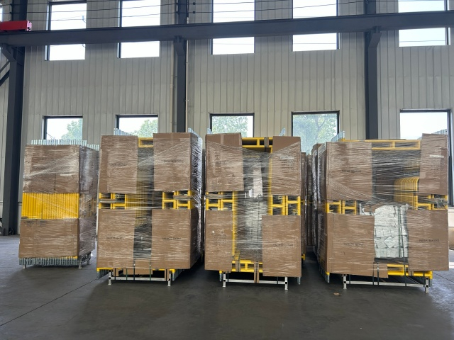 Berjalan melalui bingkai