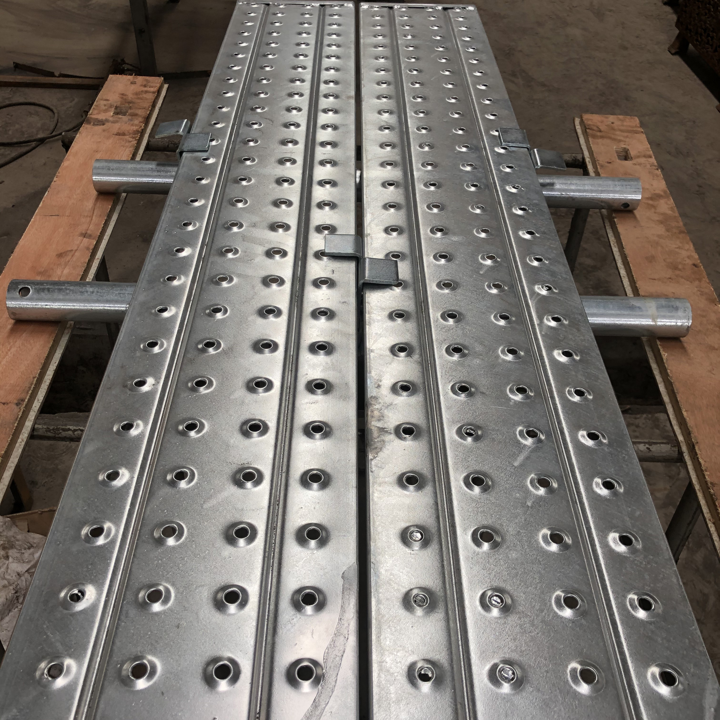 Pengganding Penahan Papan Berbungkus 