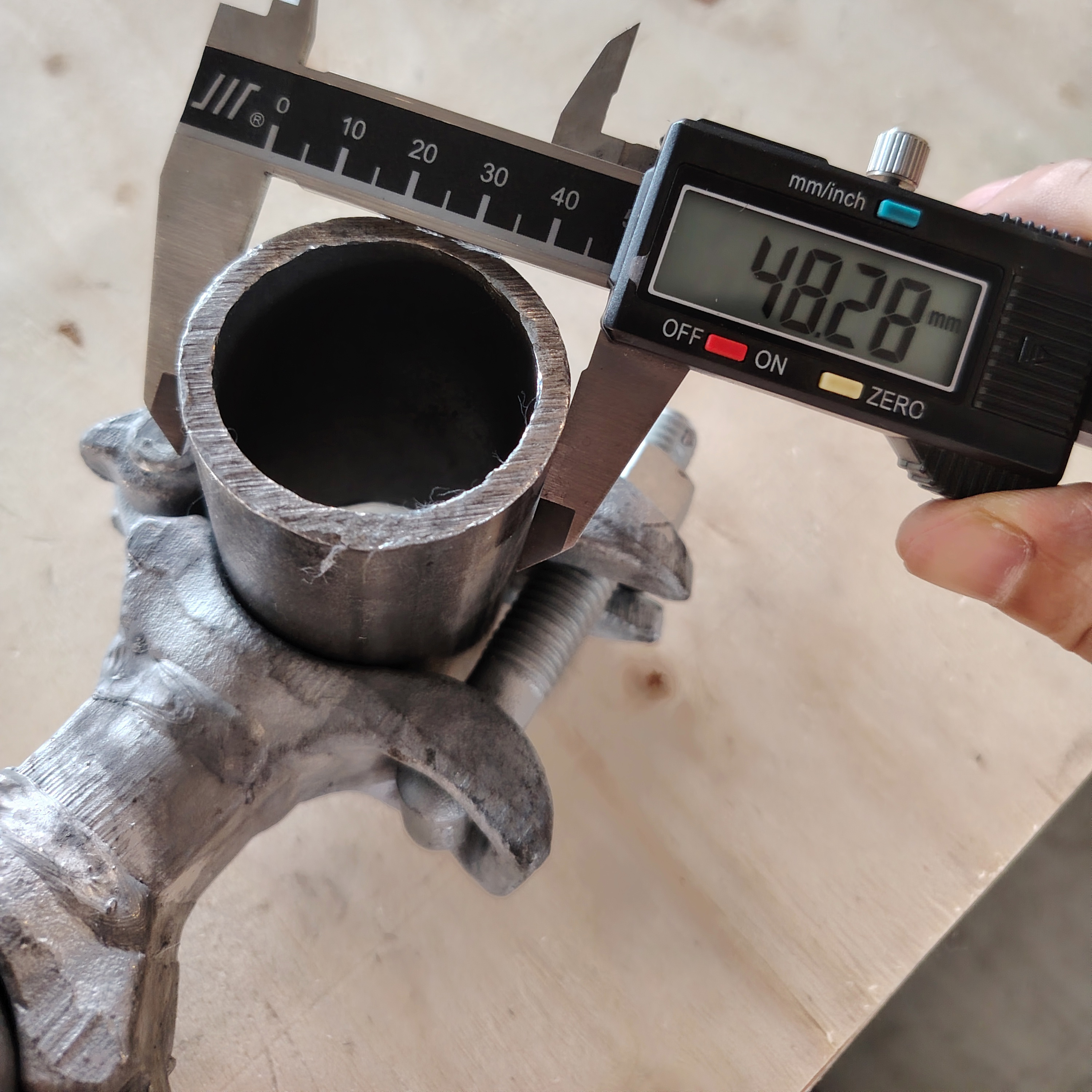 Pengganding Jarak Pengapit Perancah berbentuk khas - 98mm 