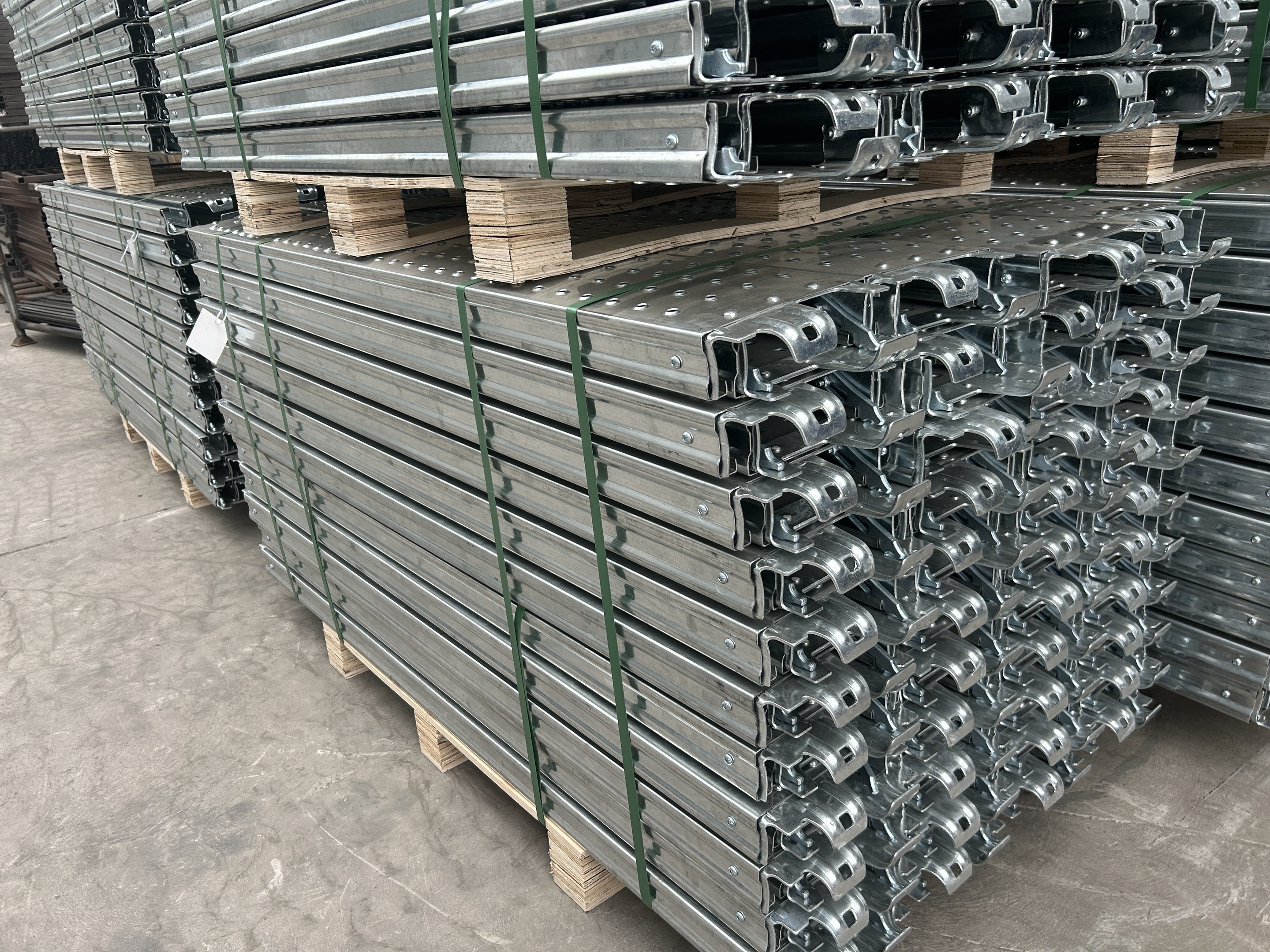 Plank cangkuk perancah