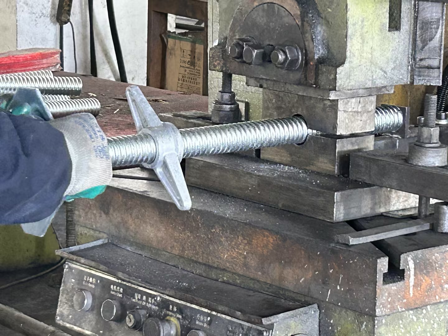 bicu pangkal memusnahkan gigi 