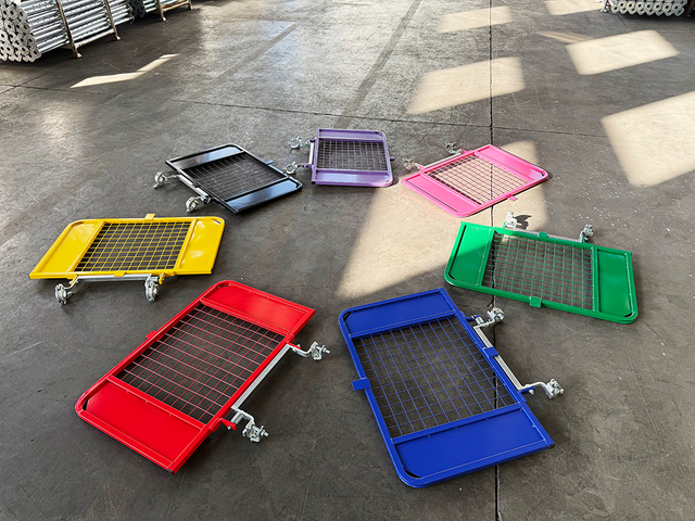 Pintu Perancah Warna