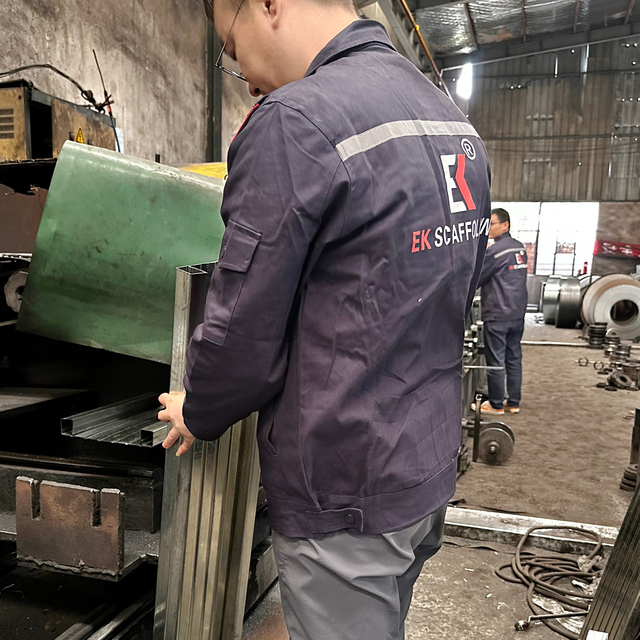 Papan keluli tertutup