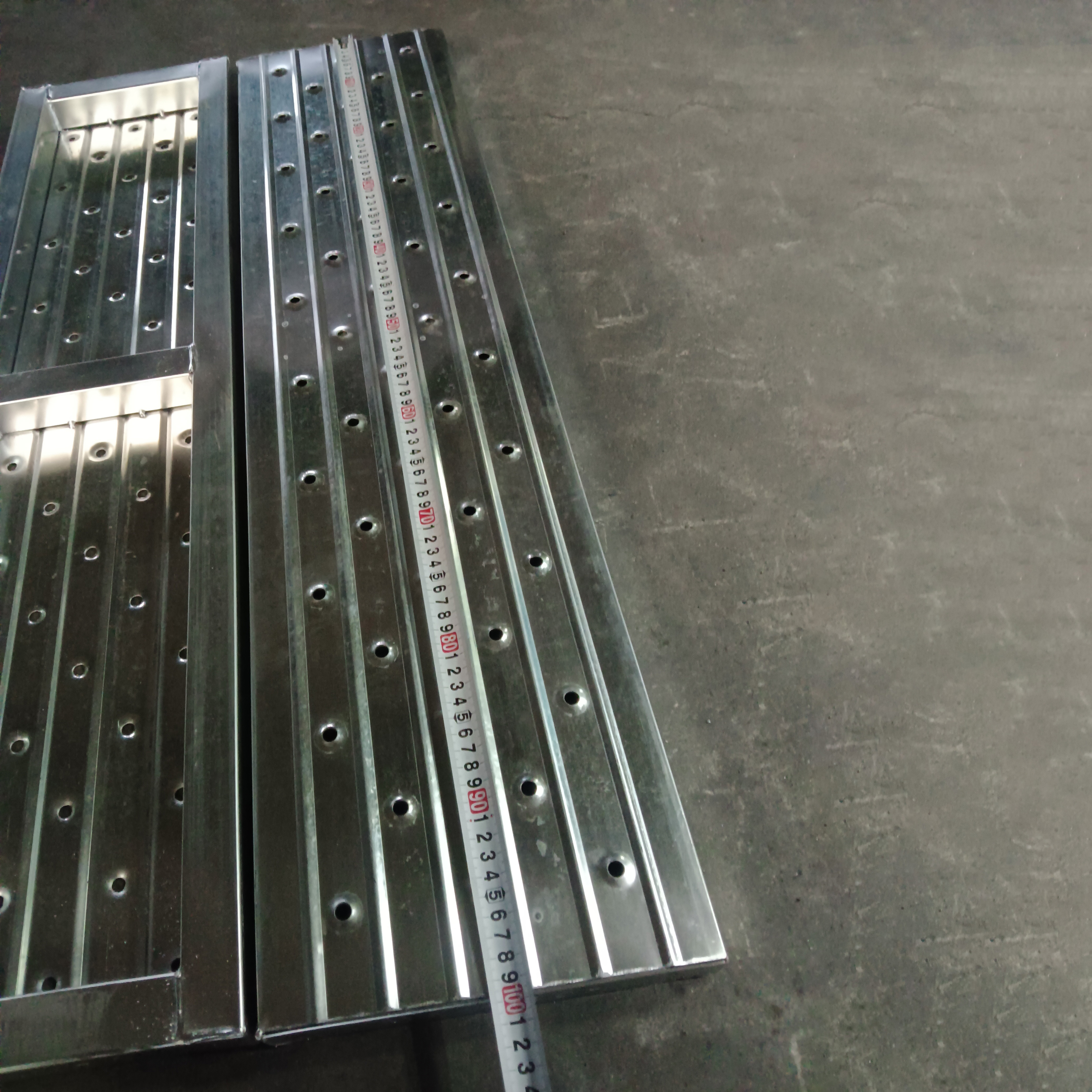 Papan keluli tertutup 1.0m