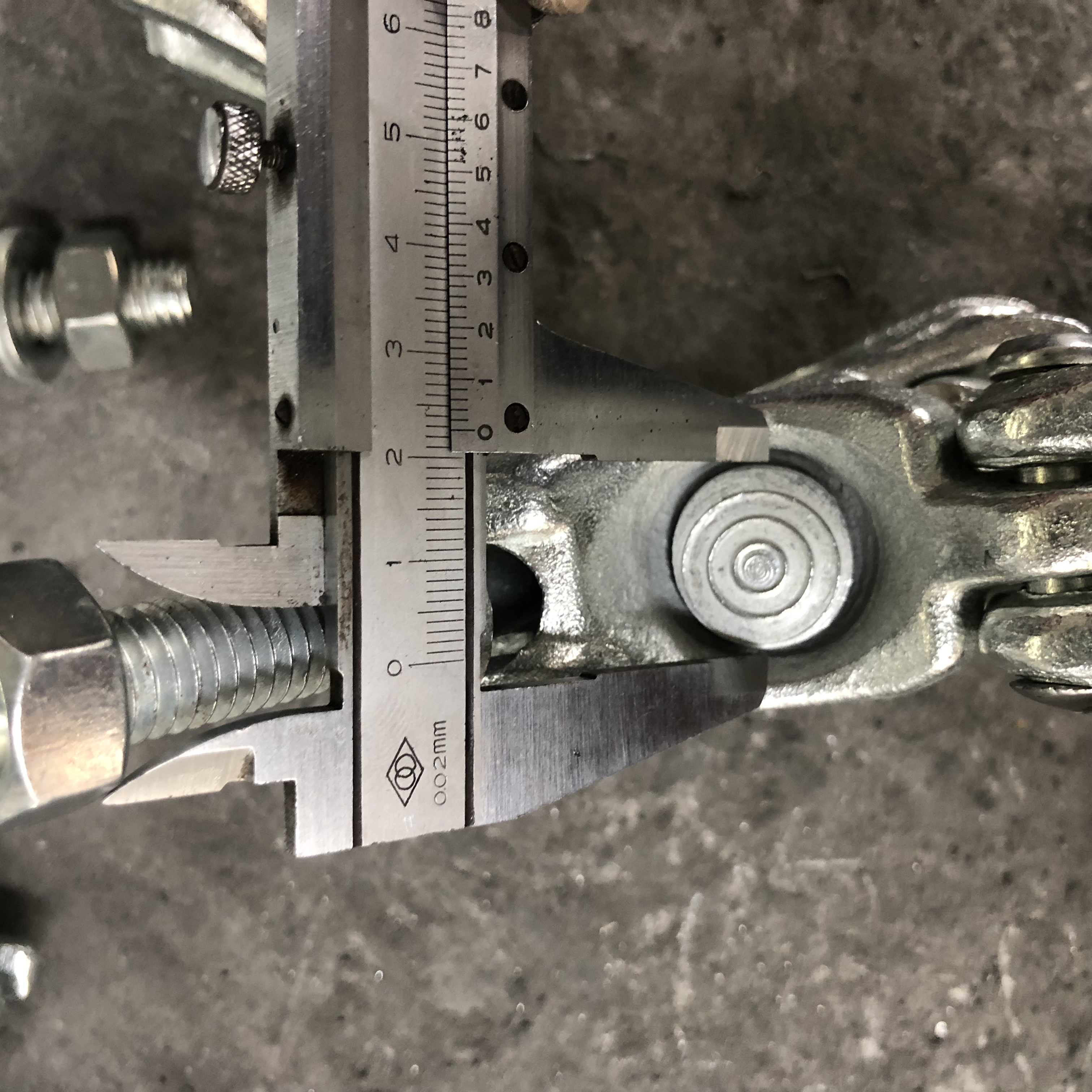 Drop coupler swivel palsu