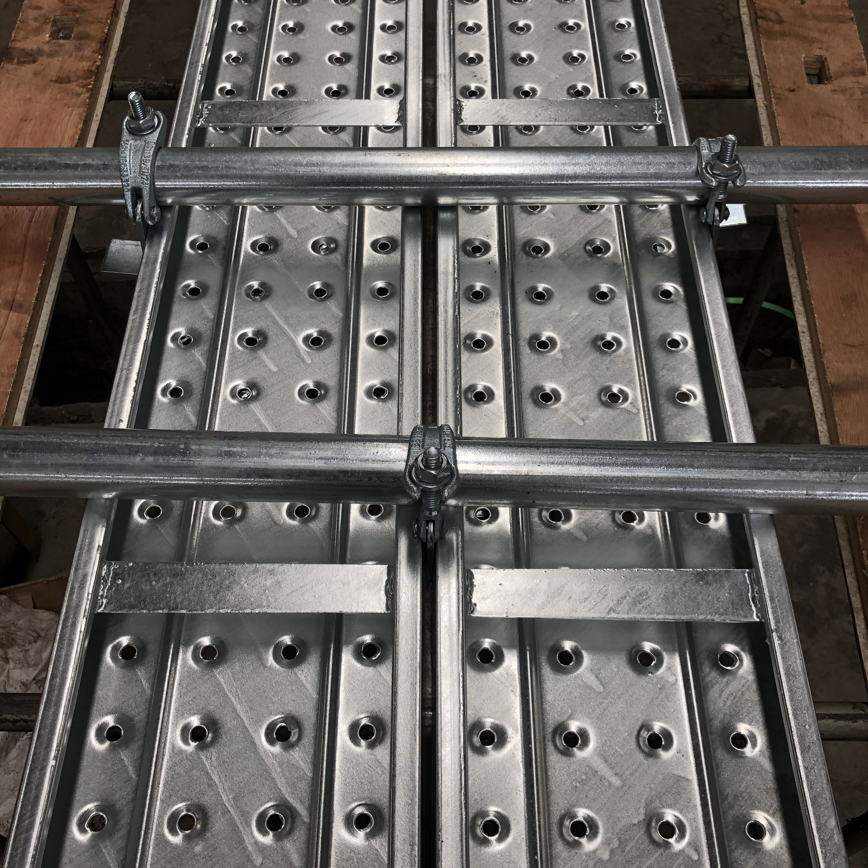 Pengganding Penahan Papan Berbungkus 