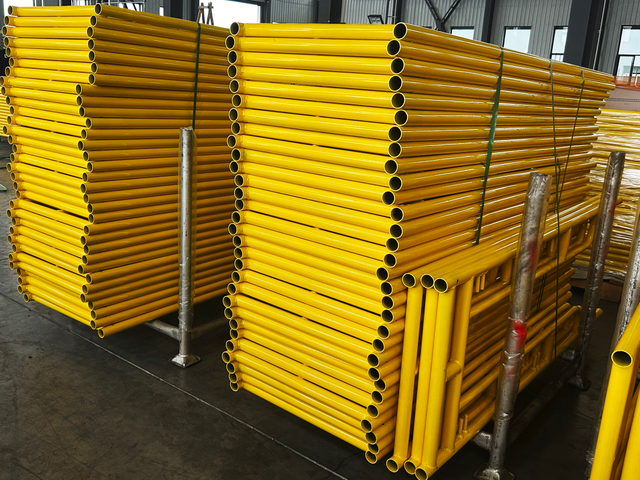 Kuning berjalan kaki bingkai