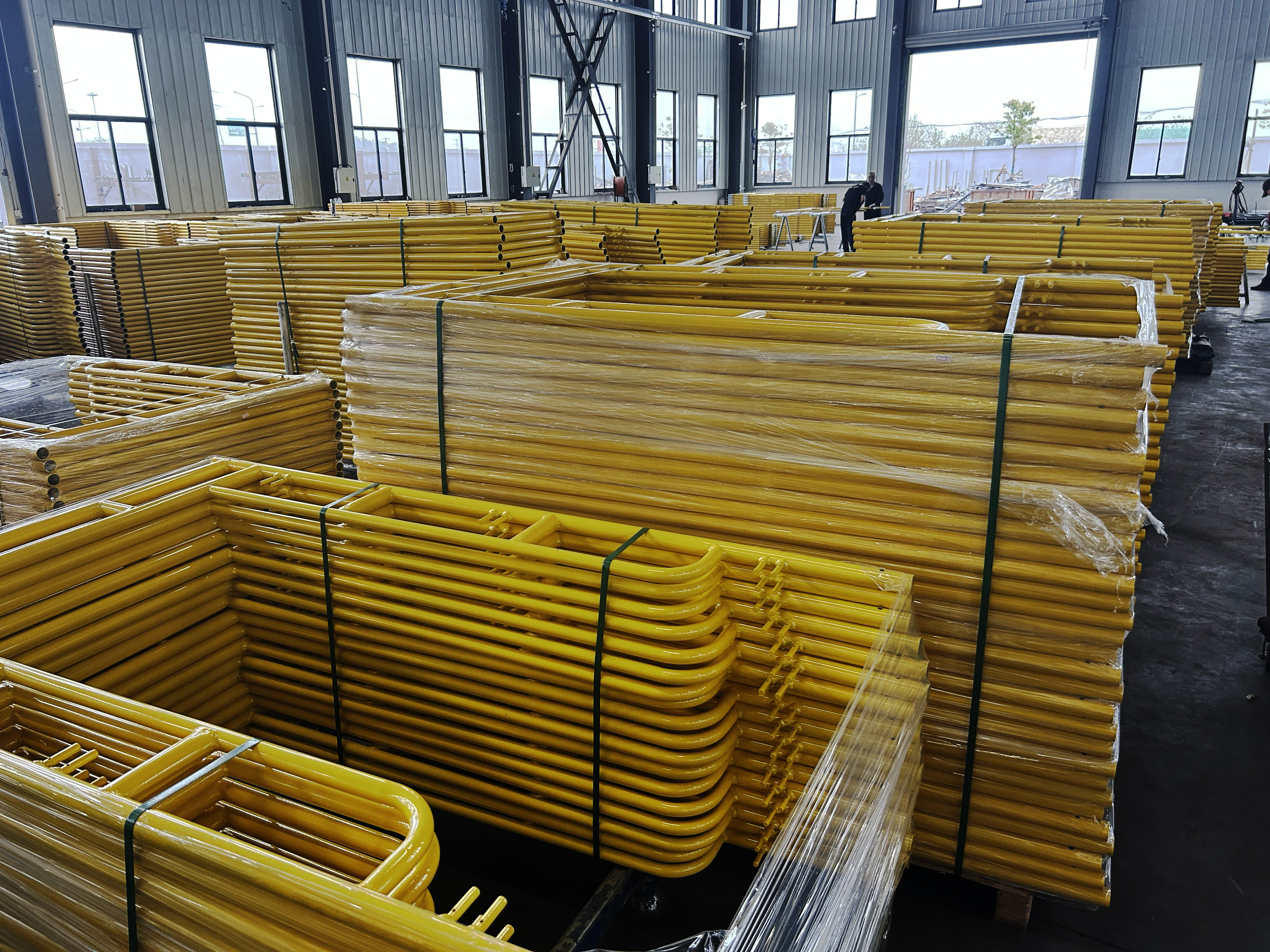 Serbuk bersalut berjalan melalui bingkai