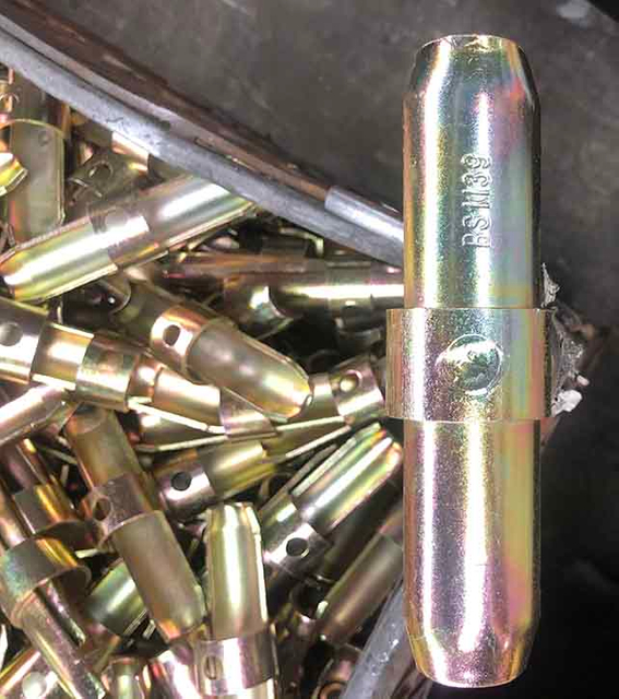 Perancah yang ditekan perancah bersama pin coupler