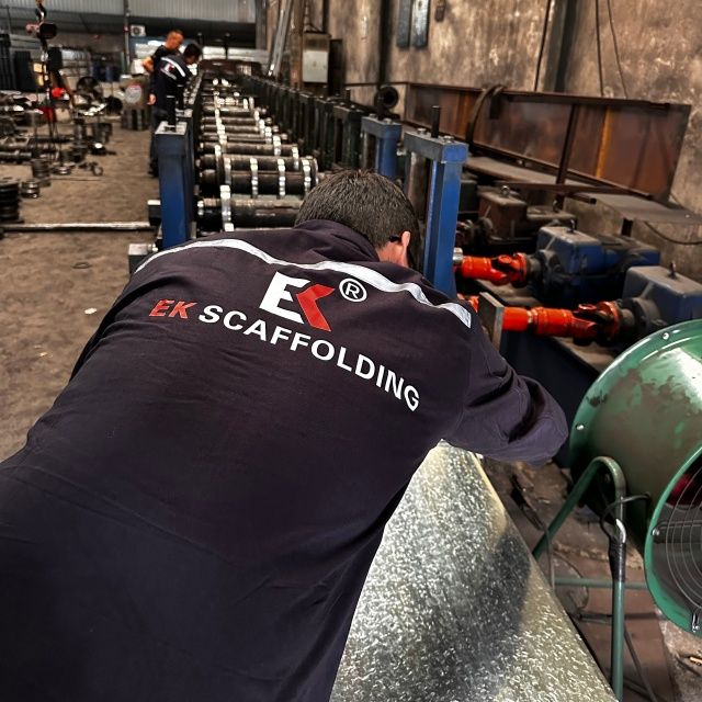 Papan keluli tertutup