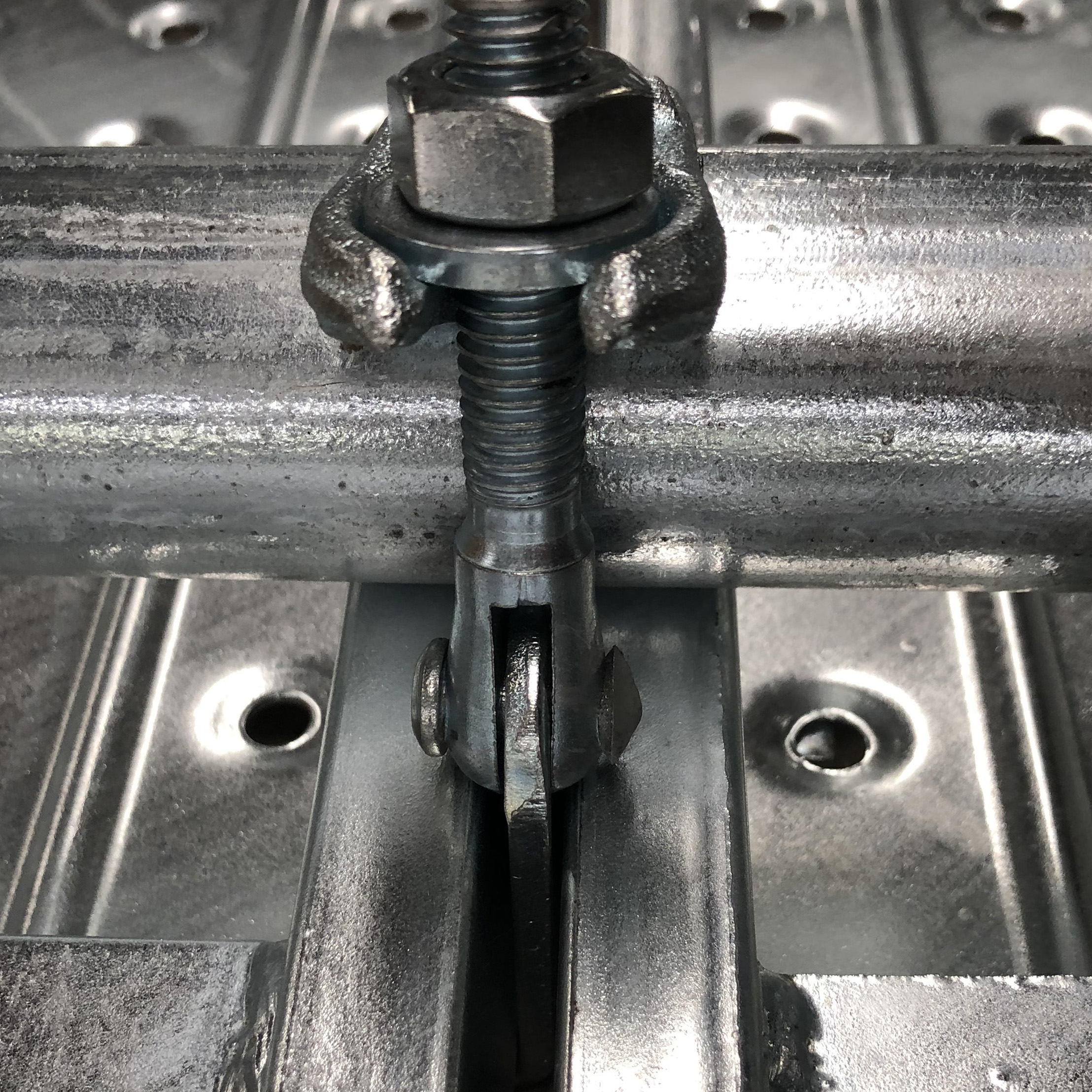 drop board shoad retaining coupler