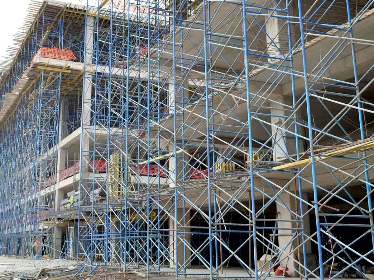 Aplikasi berjalan melalui bingkai perancah